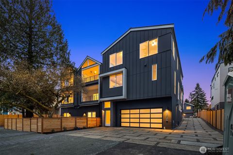 Photo of 13546 39th Avenue NE, Seattle, WA 98125 (MLS # 2459552)