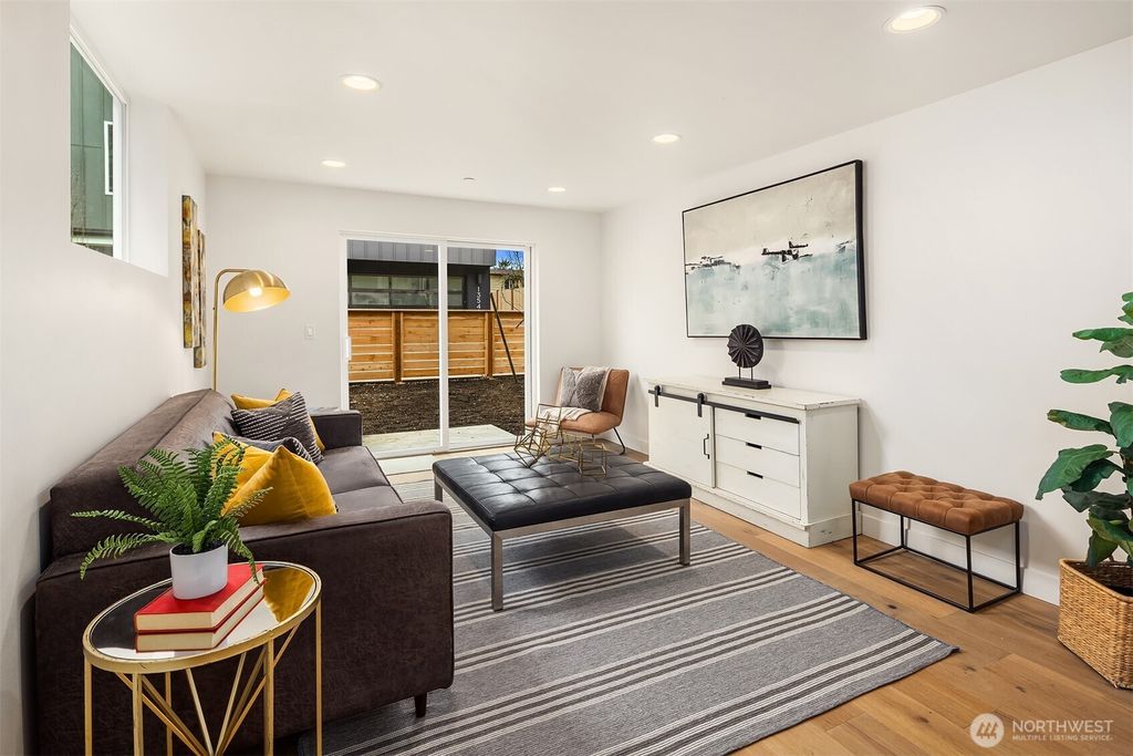 Photo of 13546 39th Avenue NE, Seattle, WA 98125 (MLS # 2459552)