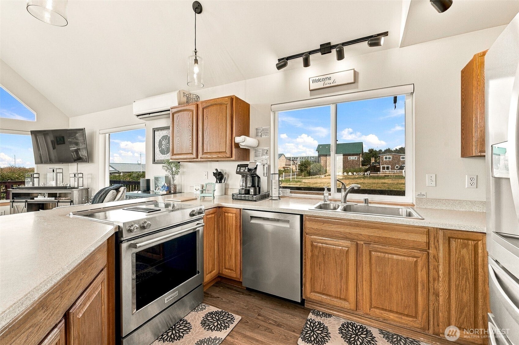 33 1st Street S