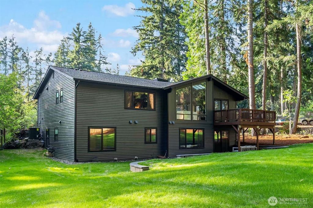 Photo of 3520 220th PL Pl SE, Sammamish, WA 98075 (MLS # 2391009)