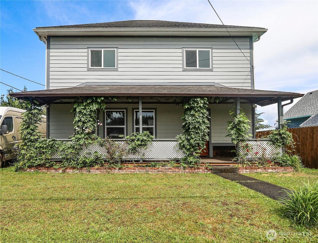 Photo of 408 F Street, Cosmopolis, WA 98537 (MLS # 2533935)