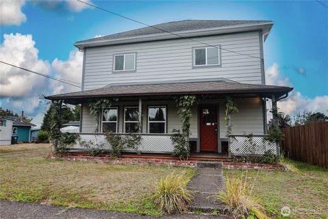 Photo of 408 F Street, Cosmopolis, WA 98537 (MLS # 2533935)
