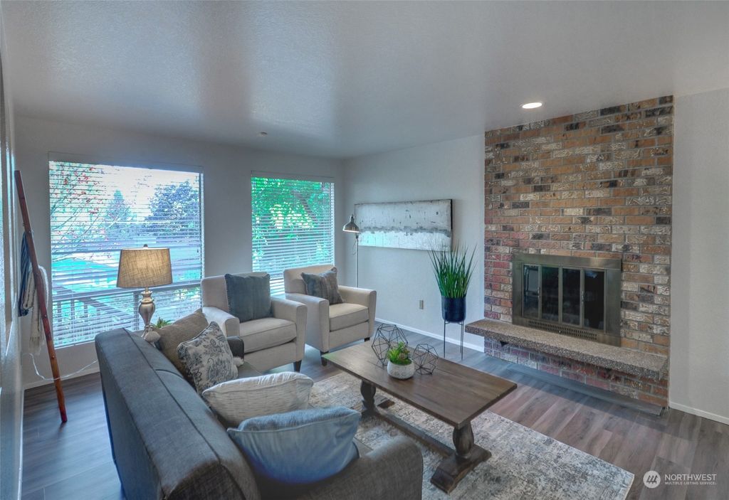 Photo of 18613 Perkins Place NE, Shoreline, WA 98155 (MLS # 2004793)