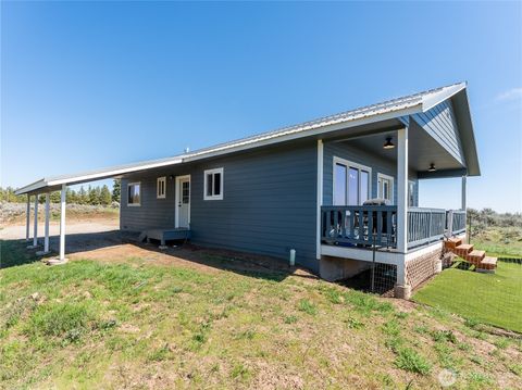 Photo of 202 Chipmunk Trail Road, East Wenatchee, WA 98802 (MLS # 2376219)
