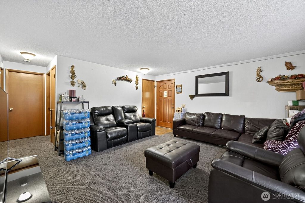 Photo of 410 10th Street, Lynden, WA 98264 (MLS # 2519021)