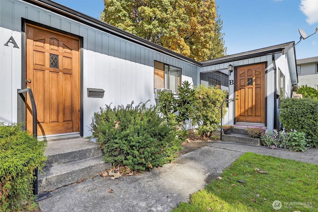 Photo of 410 10th Street, Lynden, WA 98264 (MLS # 2519021)