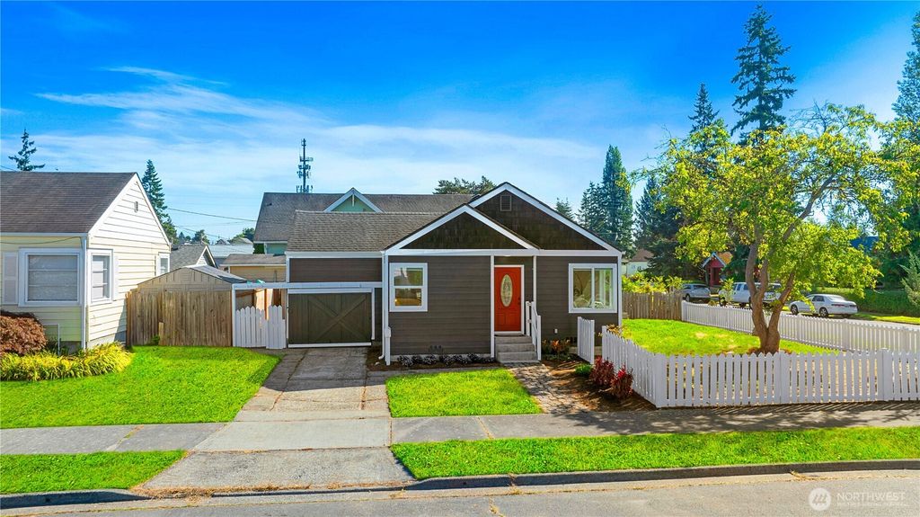 Photo of 2031 Maple Street, Everett, WA 98201 (MLS # 2435261)