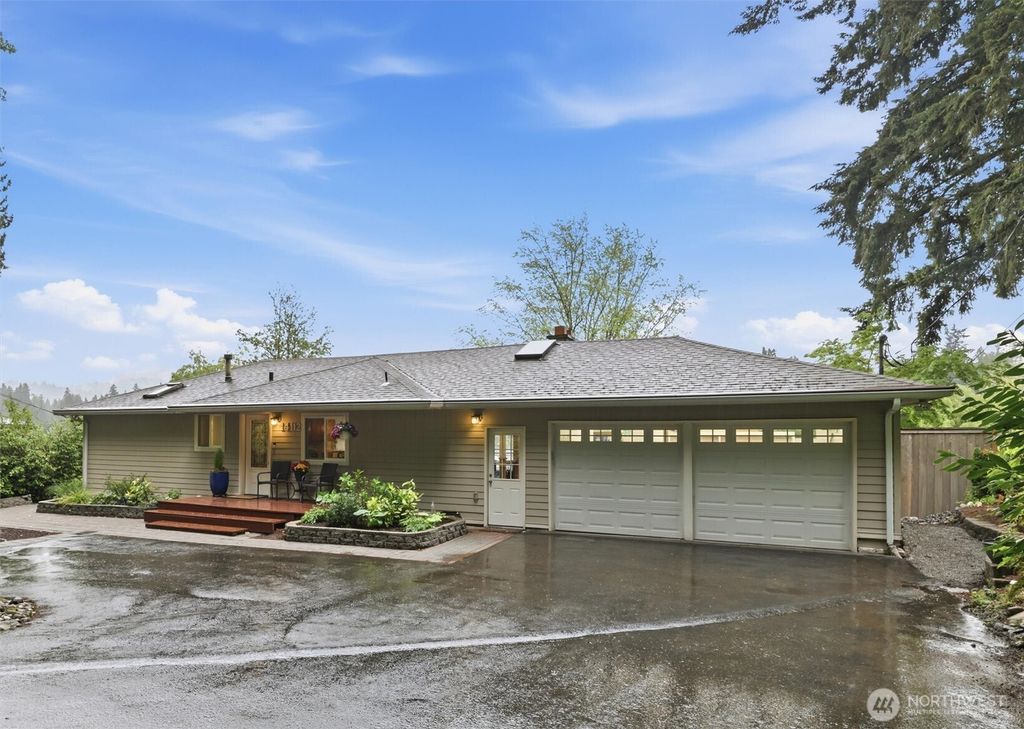 Photo of 14112 W Lake Kathleen Drive SE, Renton, WA 98059 (MLS # 2522354)