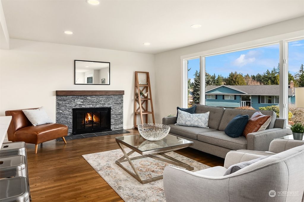 Photo of 17811 Burke Place N, Shoreline, WA 98133 (MLS # 2042474)
