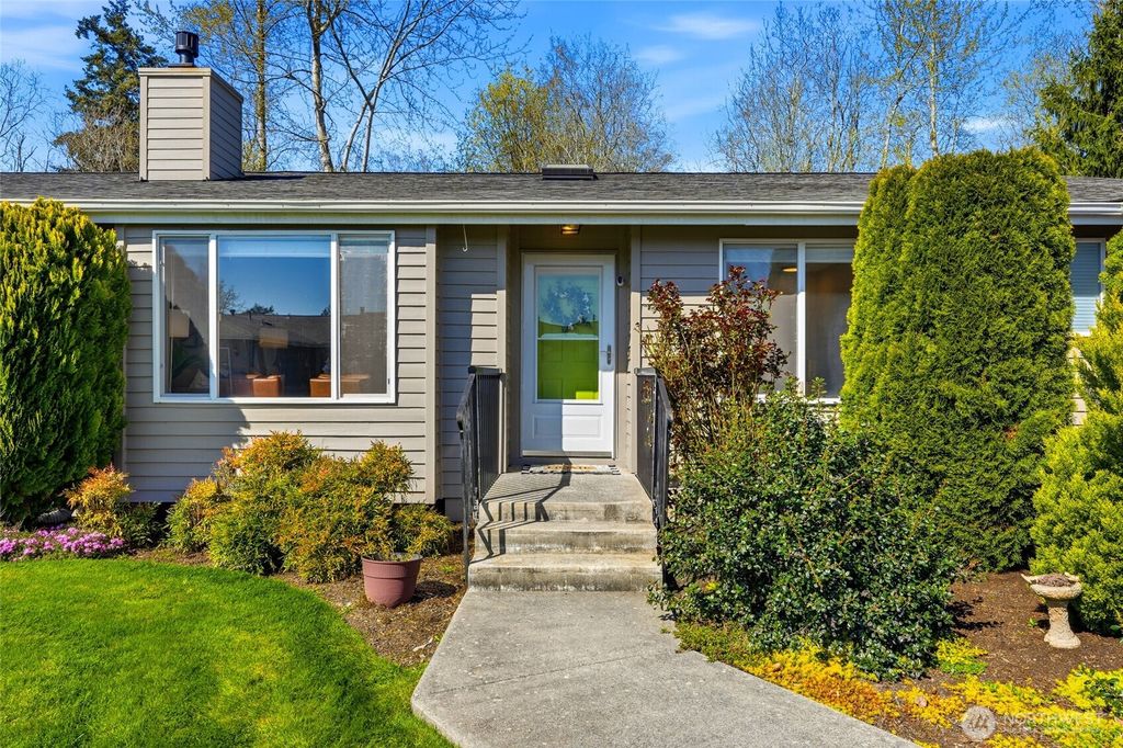 Photo of 2901 Club Court #316, Mount Vernon, WA 98273 (MLS # 2506402)