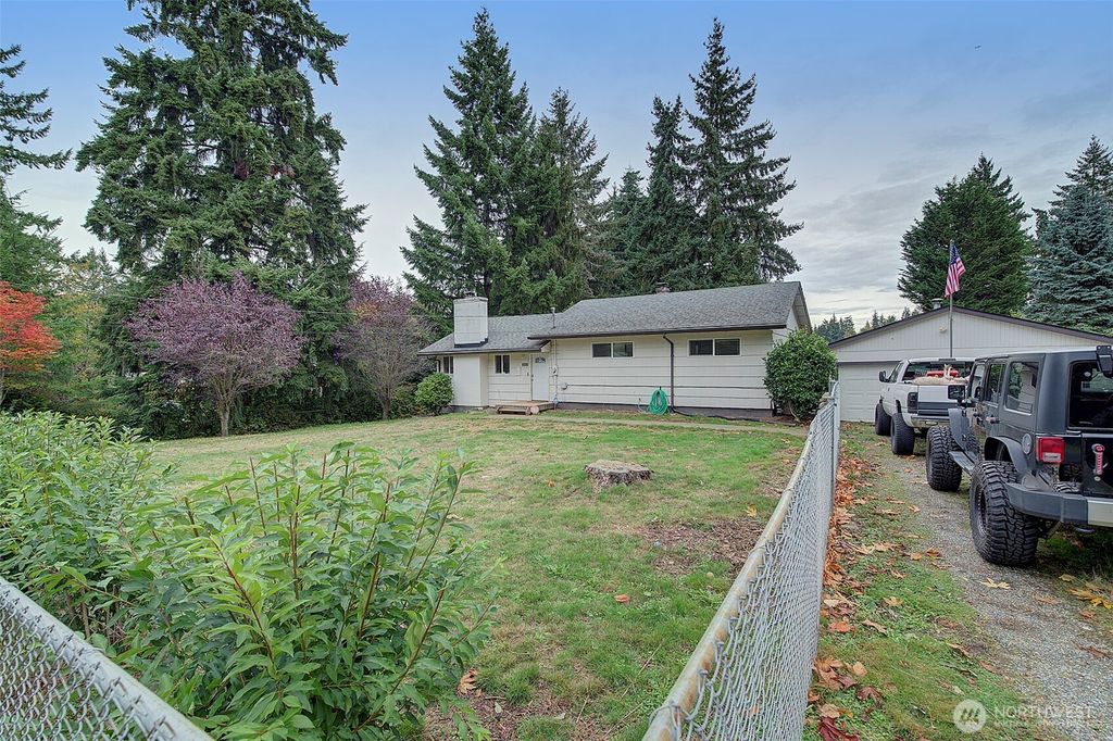 Photo of 35814 11th Avenue SW, Federal Way, WA 98023 (MLS # 2448335)
