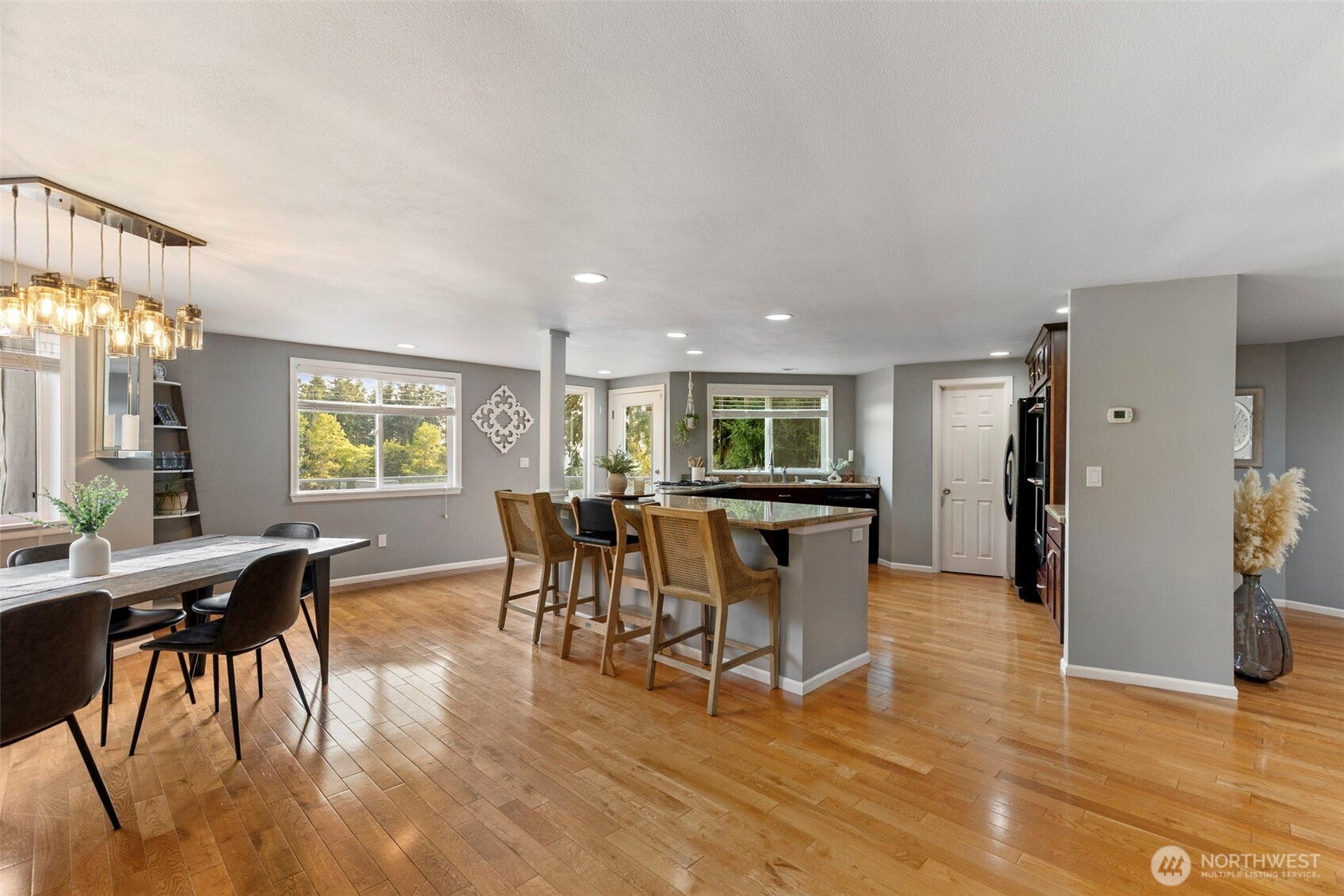 888 Leschi Way