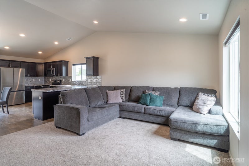 322 W 6th Street