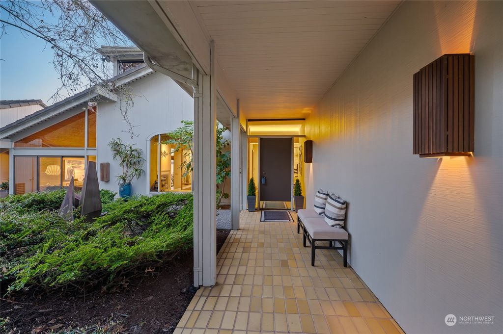 Photo of 295 Lake Avenue W, Kirkland, WA 98033 (MLS # 2213814)