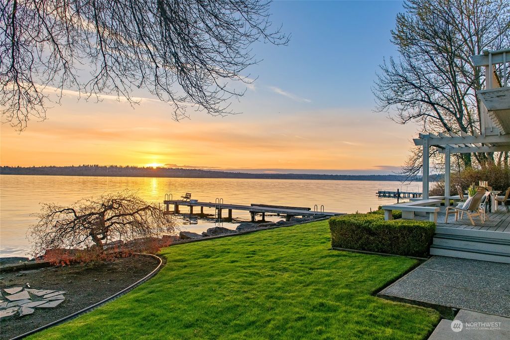 Photo of 295 Lake Avenue W, Kirkland, WA 98033 (MLS # 2213814)