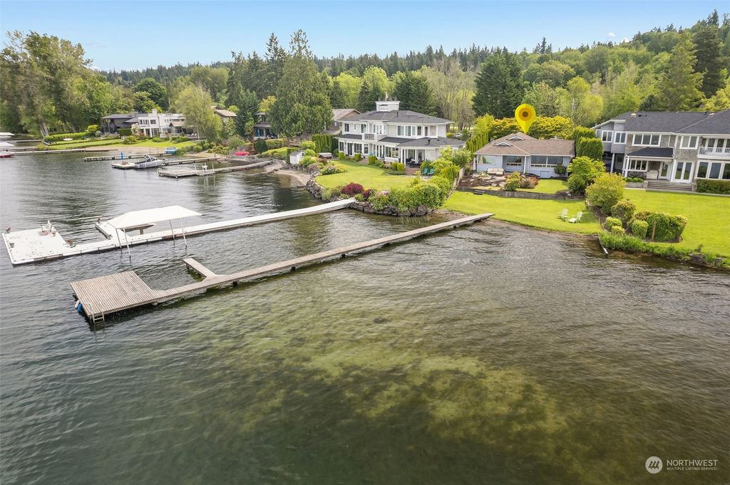 Photo of 229 E Lake Sammamish Parkway SE, Sammamish, WA 98074 (MLS # 2272144)