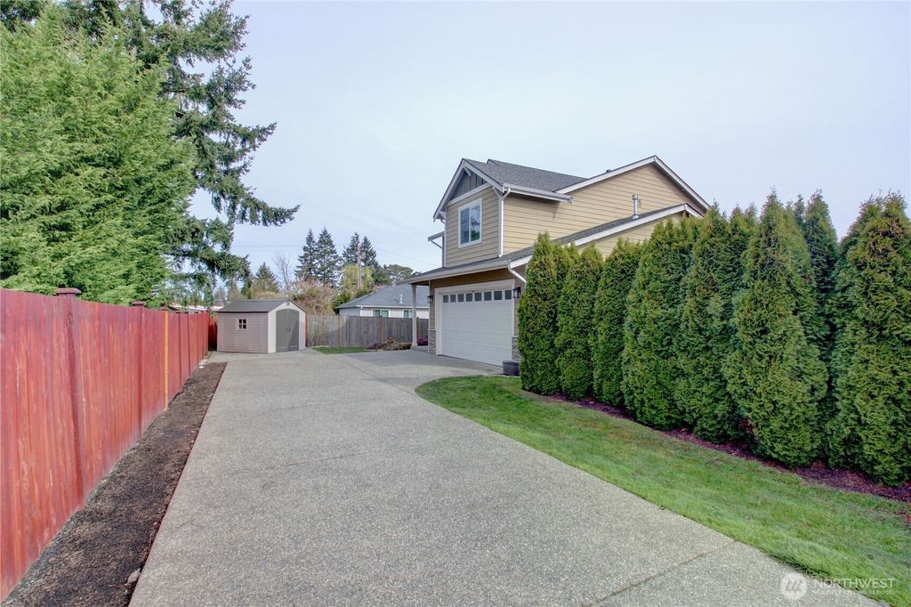 Photo of 1709 Hillcrest Loop, Mount Vernon, WA 98274 (MLS # 2492584)