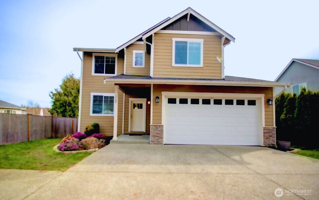 Photo of 1709 Hillcrest Loop, Mount Vernon, WA 98274 (MLS # 2492584)