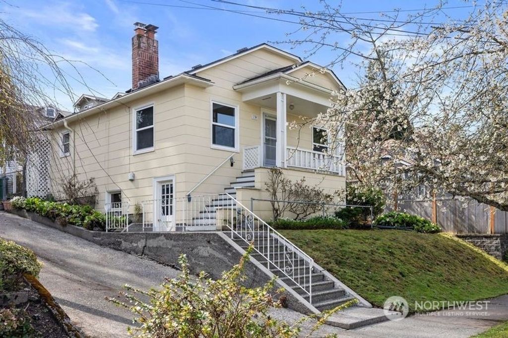 Photo of 17 W Armour Street, Seattle, WA 98119 (MLS # 2211679)