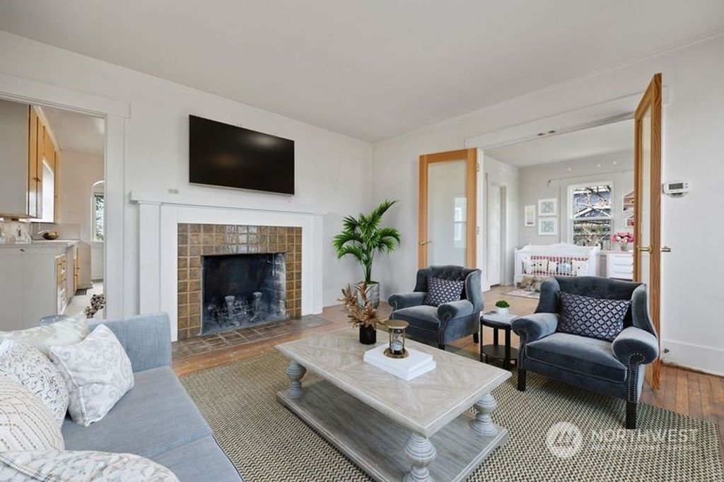 Photo of 17 W Armour Street, Seattle, WA 98119 (MLS # 2211679)