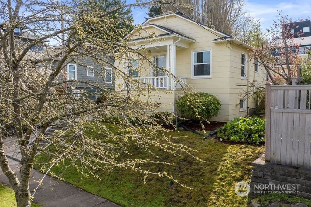 Photo of 17 W Armour Street, Seattle, WA 98119 (MLS # 2211679)