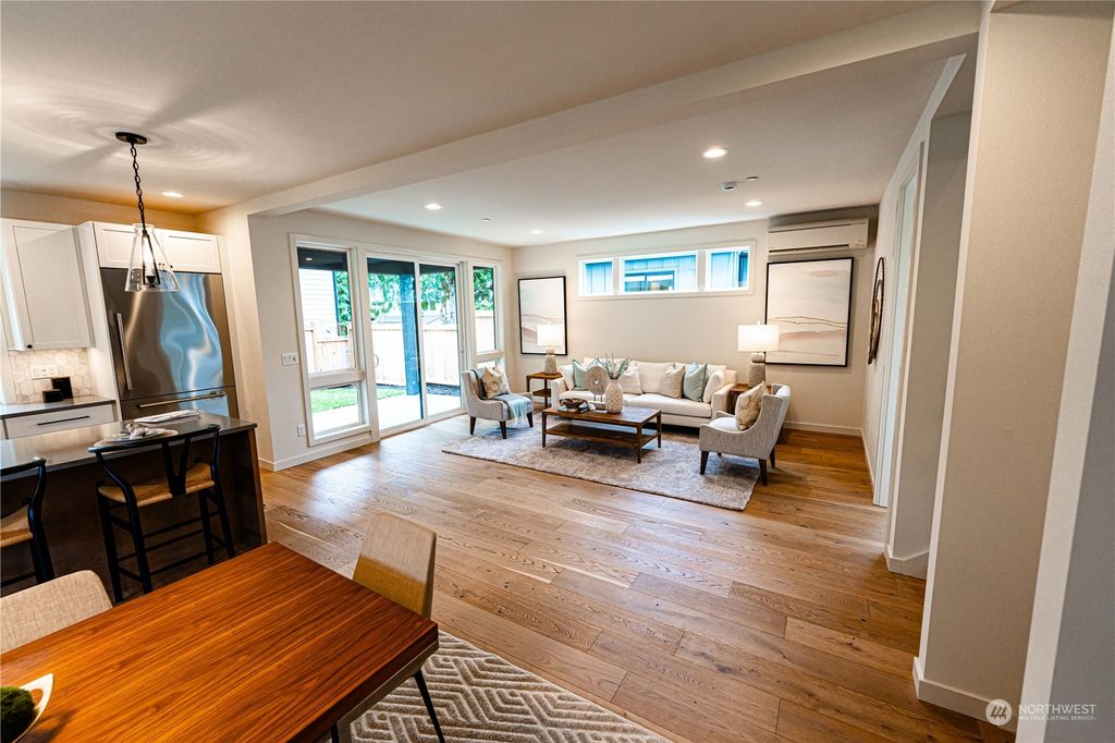 Photo of 11811 NE 75th Lane, Kirkland, WA 98033 (MLS # 2188557)