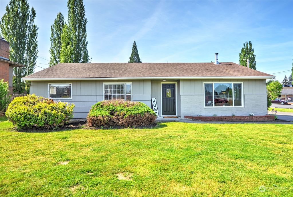 Photo of 4824 67th Street NE, Marysville, WA 98270 (MLS # 2237081)