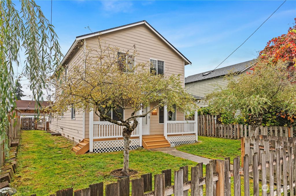 Photo of 210 S Alder Avenue, Granite Falls, WA 98252 (MLS # 2302584)