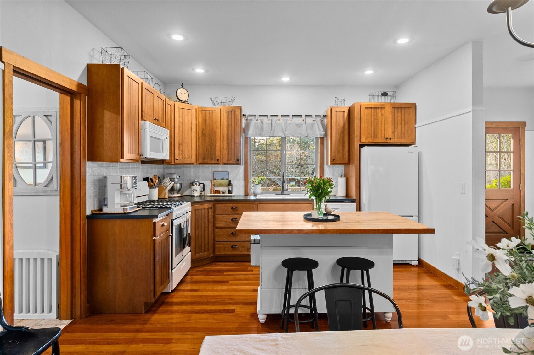 8733 Johnson Point Road NE