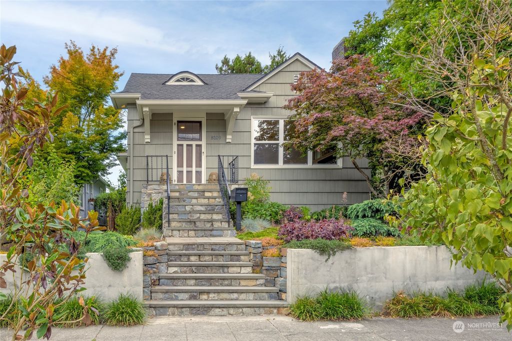 Photo of 8109 Fremont Avenue N, Seattle, WA 98103 (MLS # 2270273)