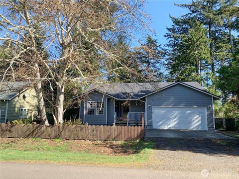 618 WOODLAND Loop NE Ocean Shores WA 98569