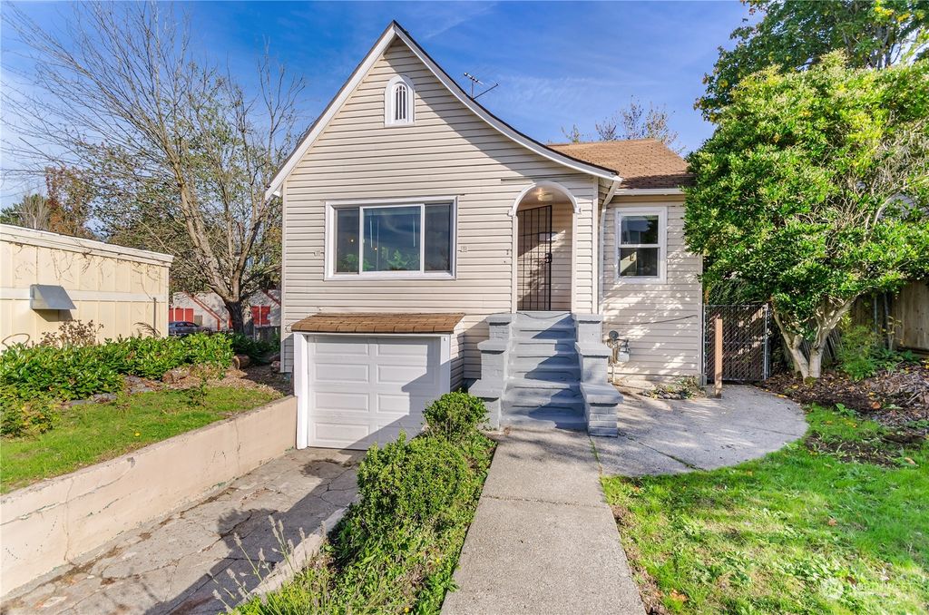 Photo of 548 28th Avenue, Seattle, WA 98122 (MLS # 2166918)