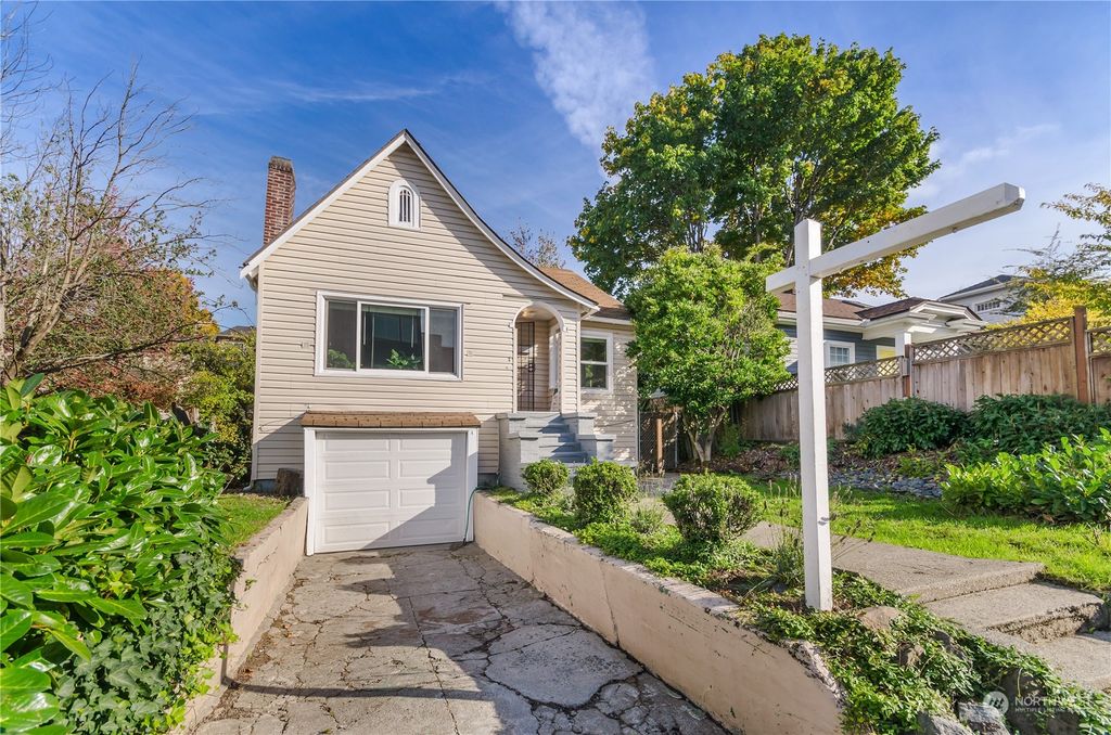 Photo of 548 28th Avenue, Seattle, WA 98122 (MLS # 2166918)