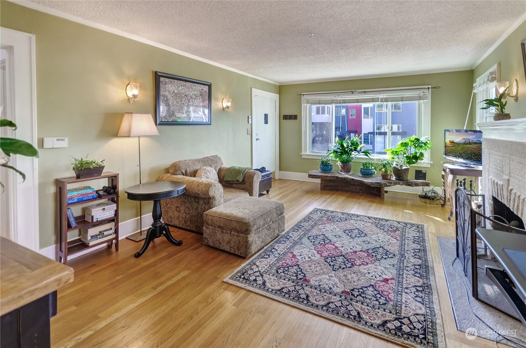 Photo of 548 28th Avenue, Seattle, WA 98122 (MLS # 2166918)