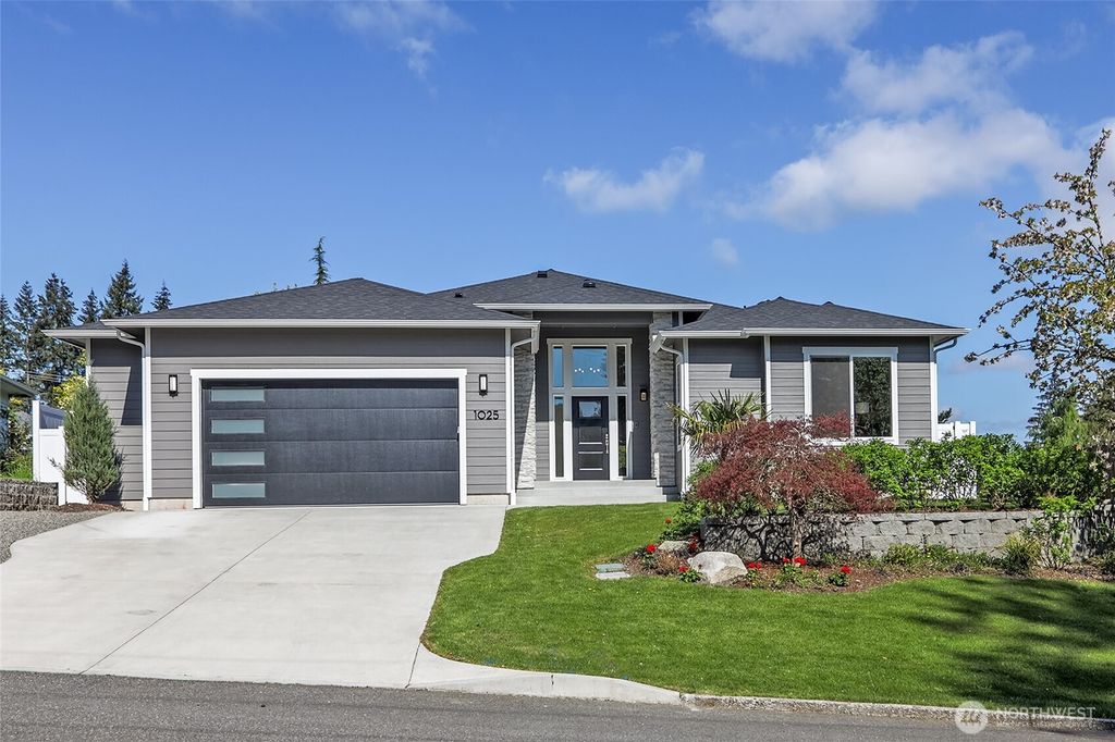 Photo of 1025 149th Place SE, Bellevue, WA 98007 (MLS # 2361118)