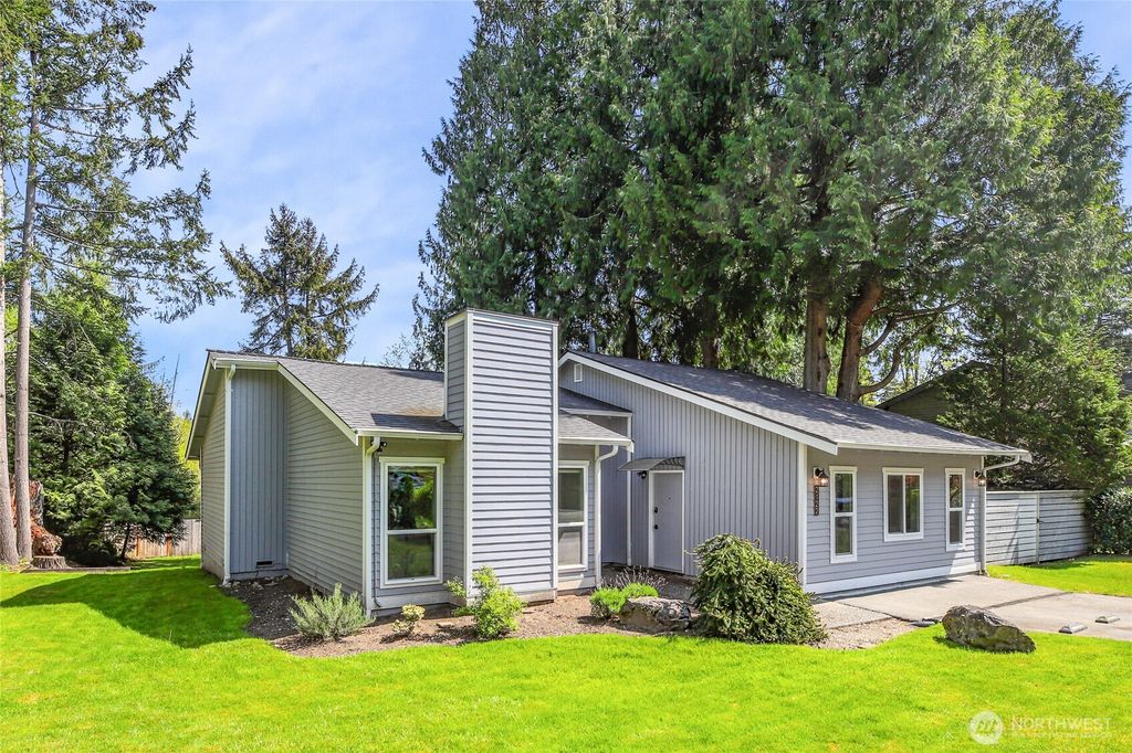 Photo of 2122 229th Avenue NE, Sammamish, WA 98074 (MLS # 2358270)