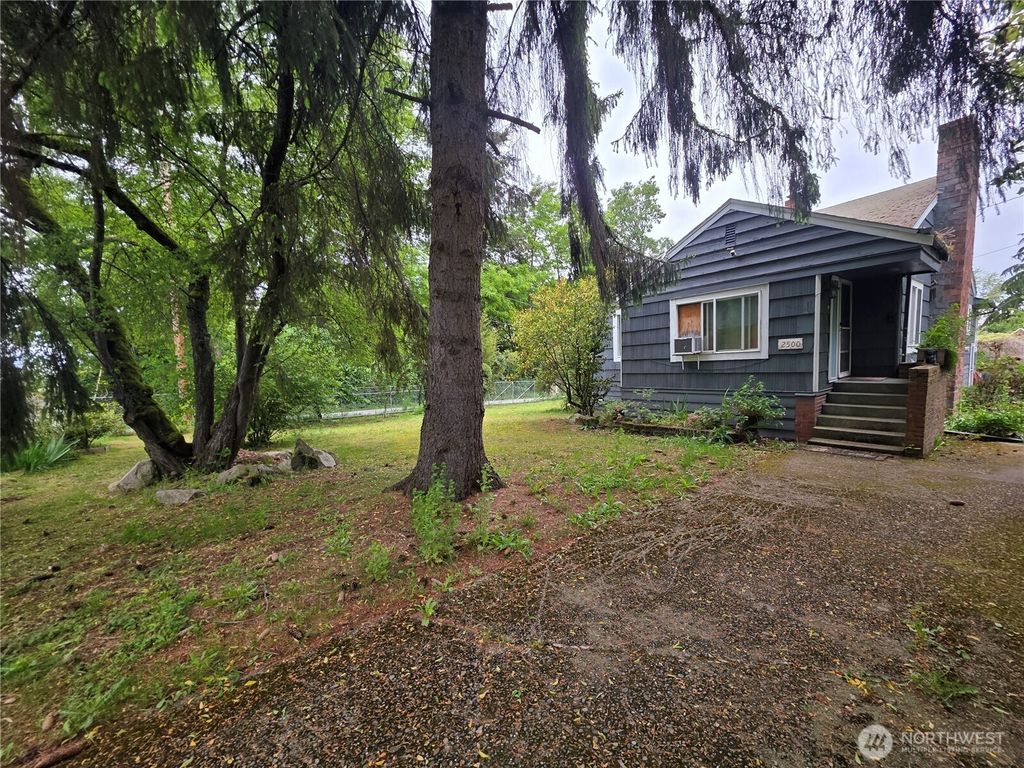Photo of 2500 S 208 Street, SeaTac, WA 98198 (MLS # 2531827)