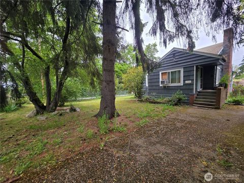 Photo of 2500 S 208 Street, SeaTac, WA 98198 (MLS # 2531827)