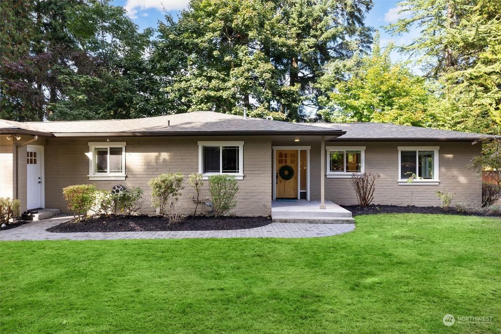 Photo of 6300 NE Arrowhead Drive, Kenmore, WA 98028 (MLS # 2168800)