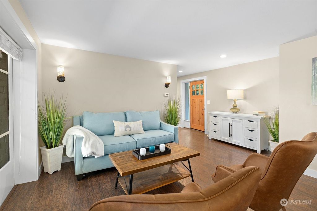 Photo of 6300 NE Arrowhead Drive, Kenmore, WA 98028 (MLS # 2168800)