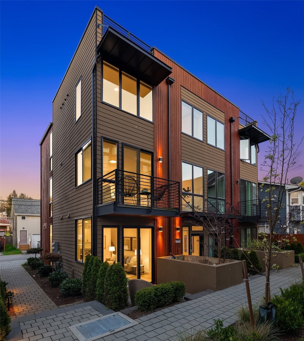Photo of 3406 B 34th Avenue W, Seattle, WA 98199 (MLS # 2599049)