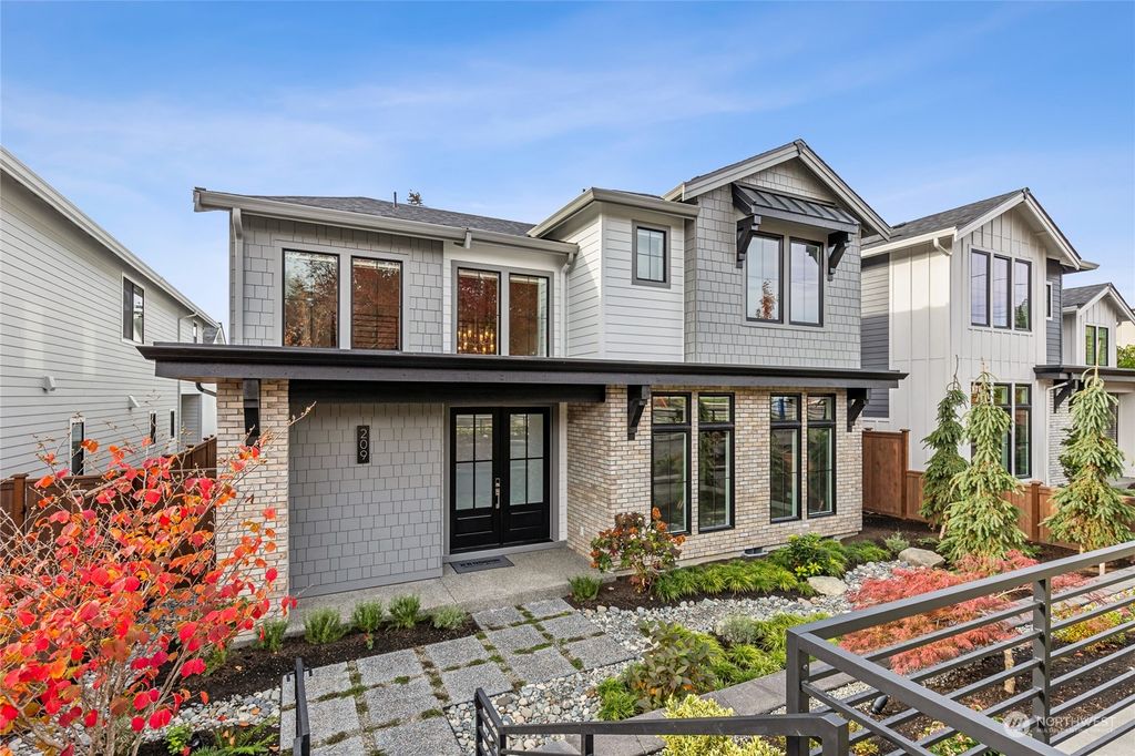Photo of 209 8th Avenue W, Kirkland, WA 98033 (MLS # 2282037)