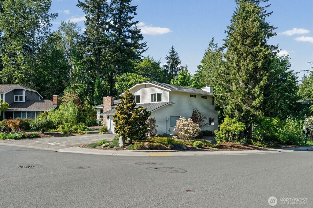 Photo of 15932 SE 166th Place, Renton, WA 98058 (MLS # 2527449)