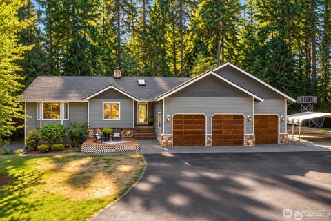 Photo of 19413 327th Avenue NE, Duvall, WA 98019 (MLS # 2592114)