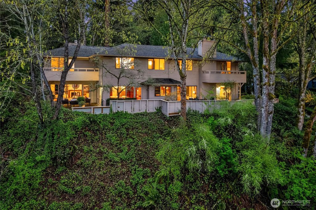 Photo of 5310 W Mercer Way, Mercer Island, WA 98040 (MLS # 2374752)