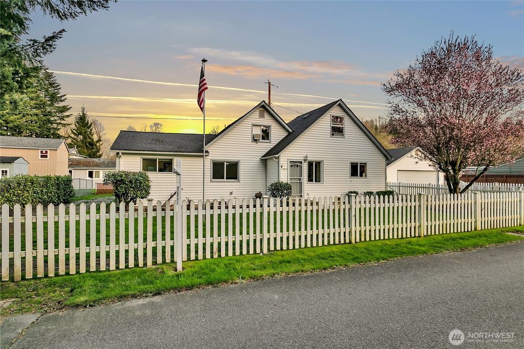 Photo of 14916 133rd Avenue SE, Renton, WA 98058 (MLS # 2351703)