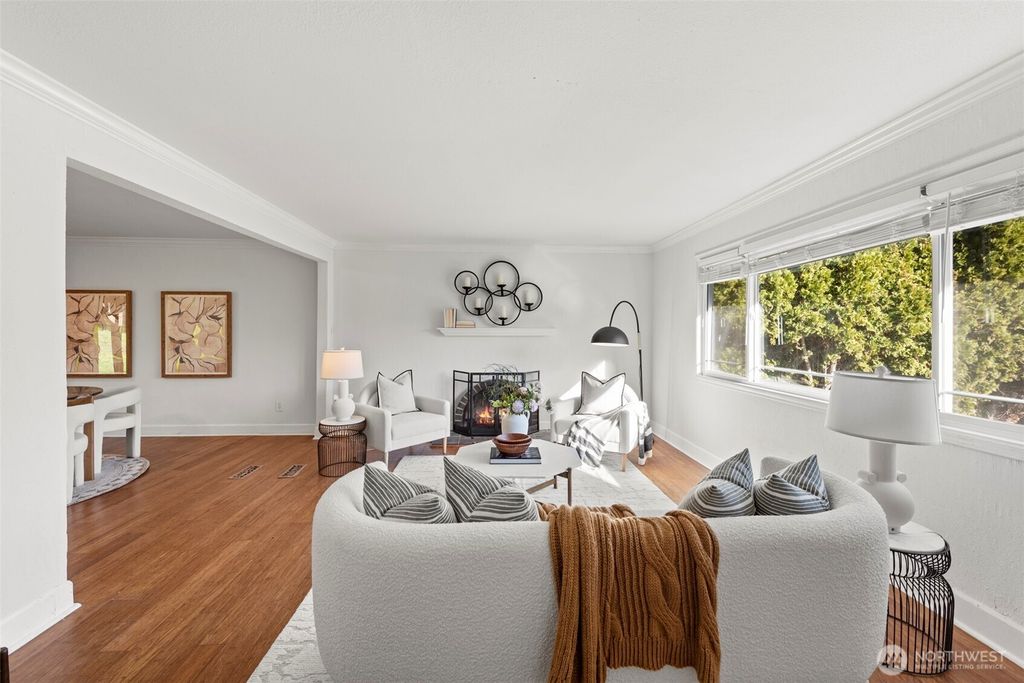 Photo of 14341 109th Avenue NE, Kirkland, WA 98034 (MLS # 2473257)