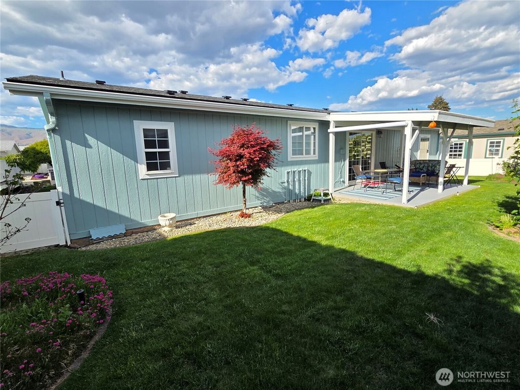 Photo of 1819 Heritage Drive, Wenatchee, WA 98801 (MLS # 2517935)