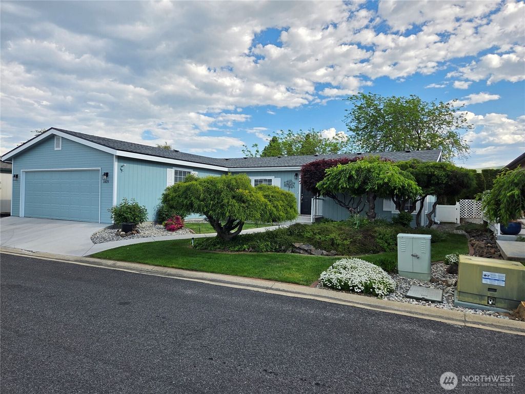 Photo of 1819 Heritage Drive, Wenatchee, WA 98801 (MLS # 2517935)
