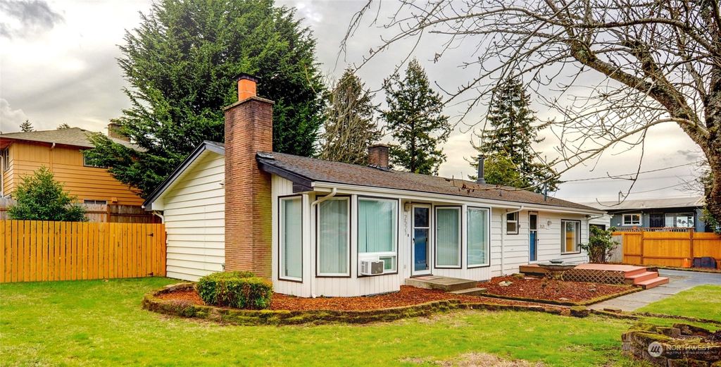 Photo of 2521 S 234th Street, Des Moines, WA 98198 (MLS # 2041227)